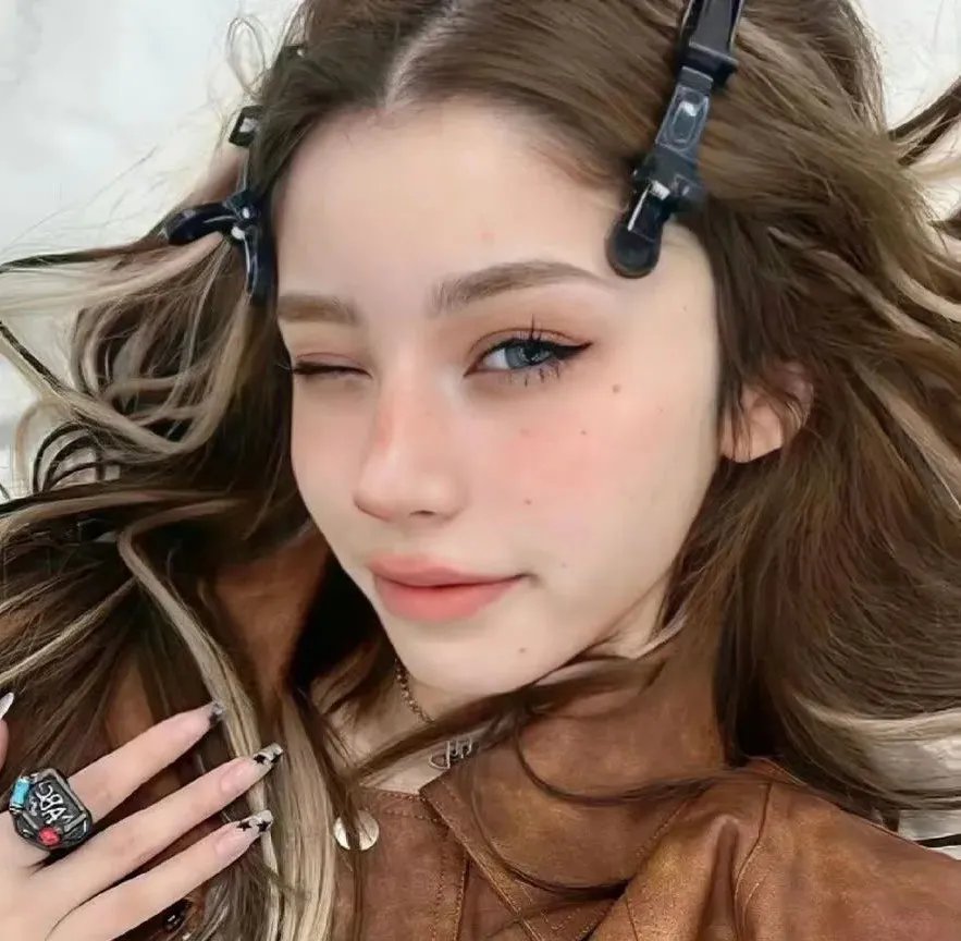 绕场一周 海报